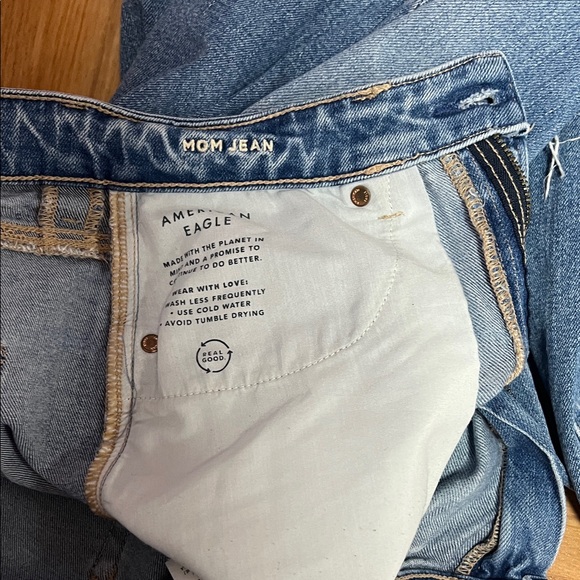 American Eagle Outfitters Blue Distressed MOM JEAN - Picture 6 of 6